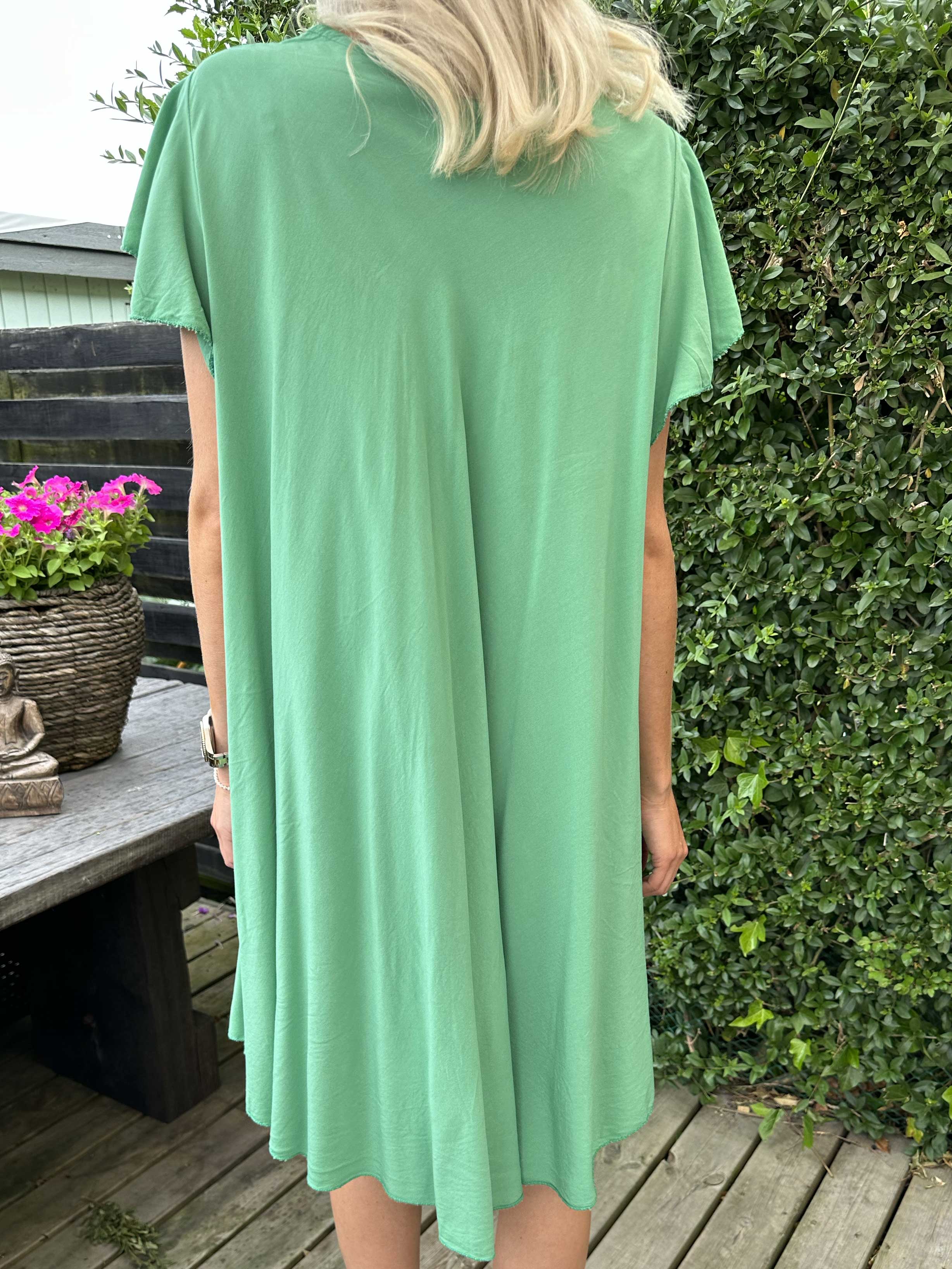 Davina - Simpel kjole i viskose med t-shirt ærmer